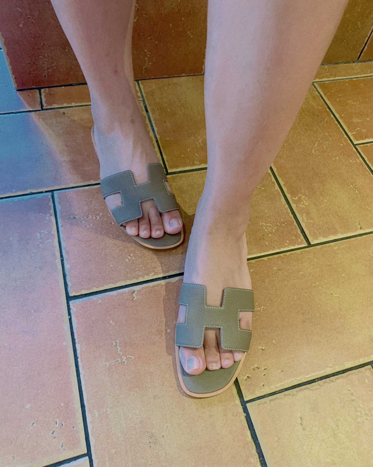 海淘开箱记 📺 爱马仕 H 拖 大象灰  包装如图所示 三