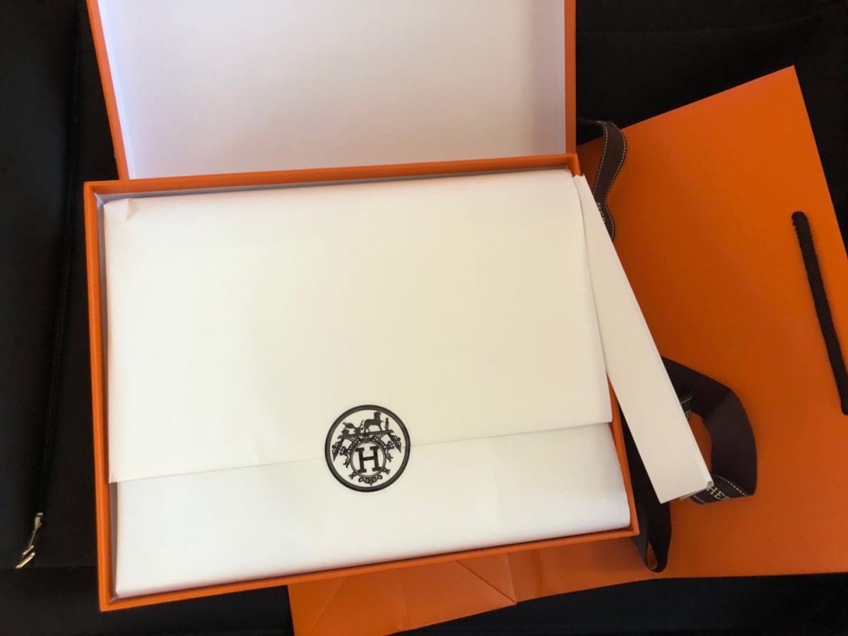 海淘开箱记 📺 爱马仕 H 拖 大象灰  包装如图所示 三