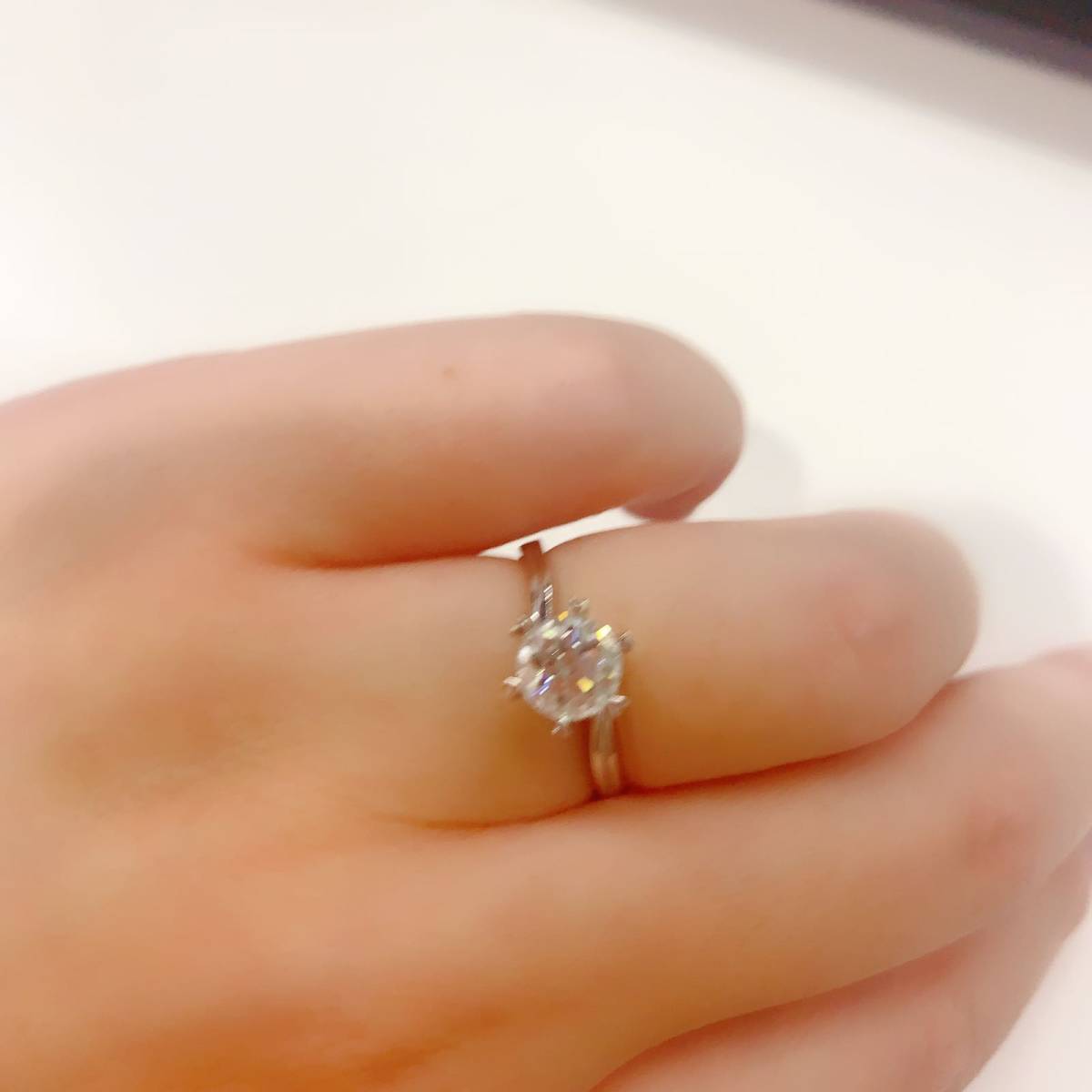 🥳如何挑选一款合适的💍❓ 话说女人在结婚时必不可少的就是
