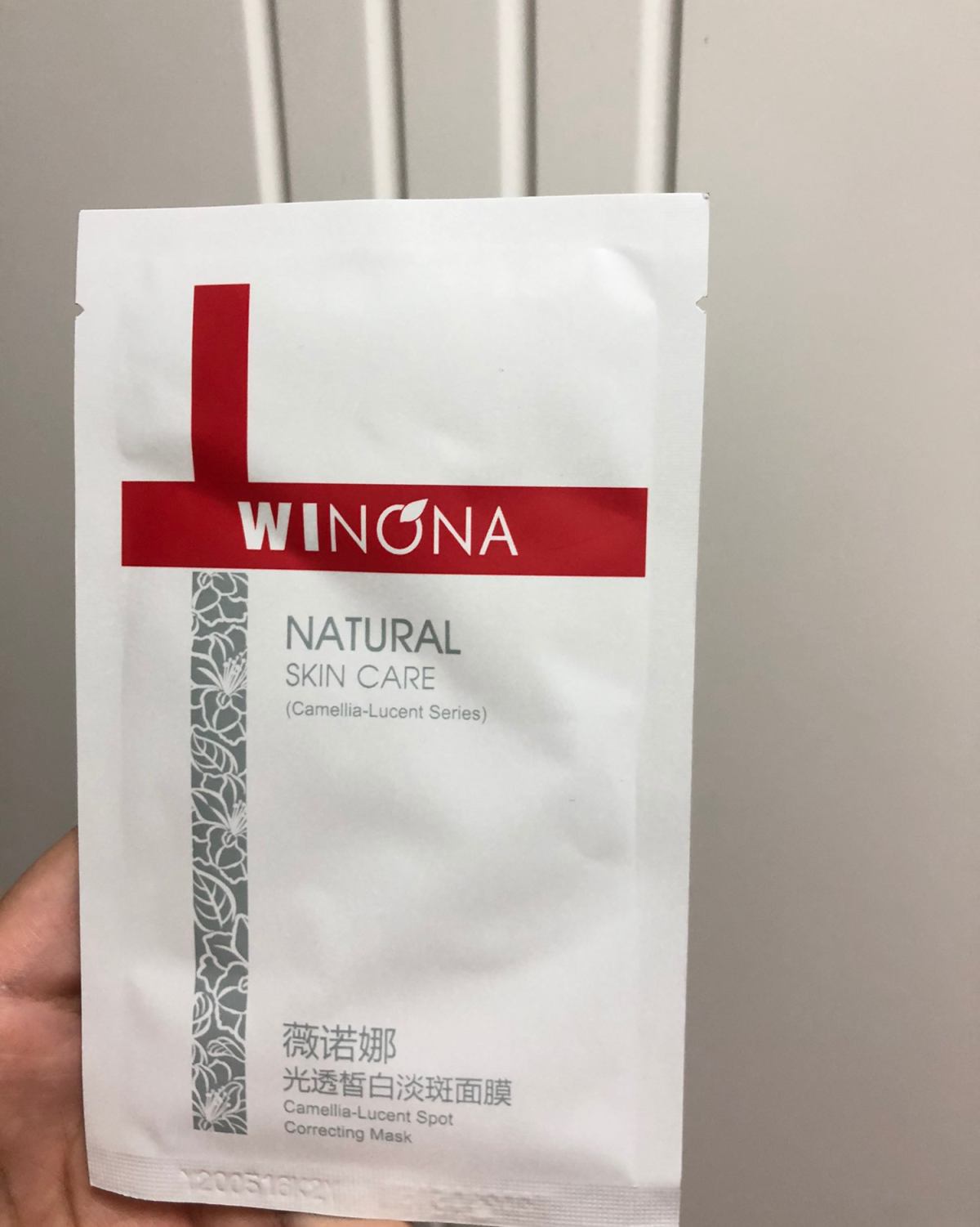σ面膜打卡Day 7 我今天用的是薇诺娜光透皙白淡面膜，主打