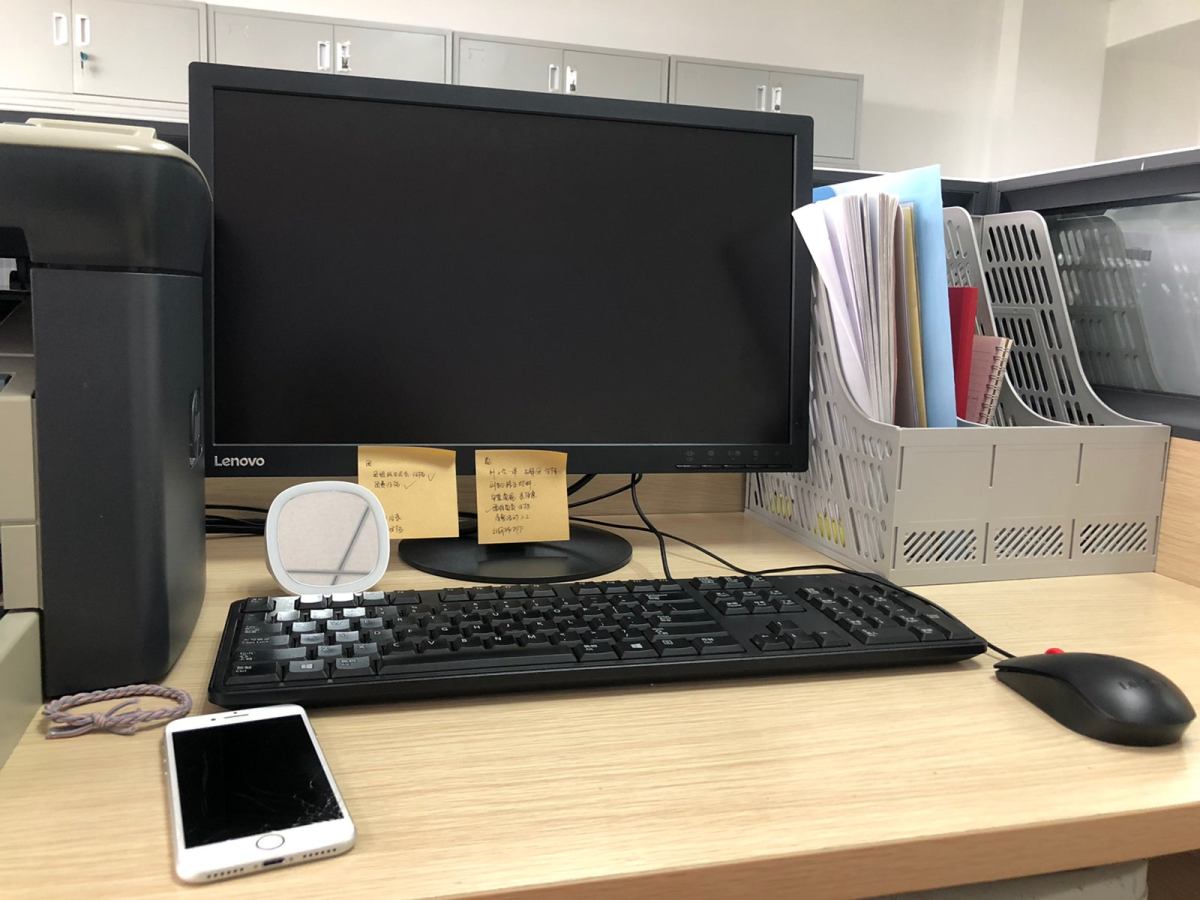 #一起来晒办公桌# 今天刚想起来这个活动，竟然最后一天了！赶