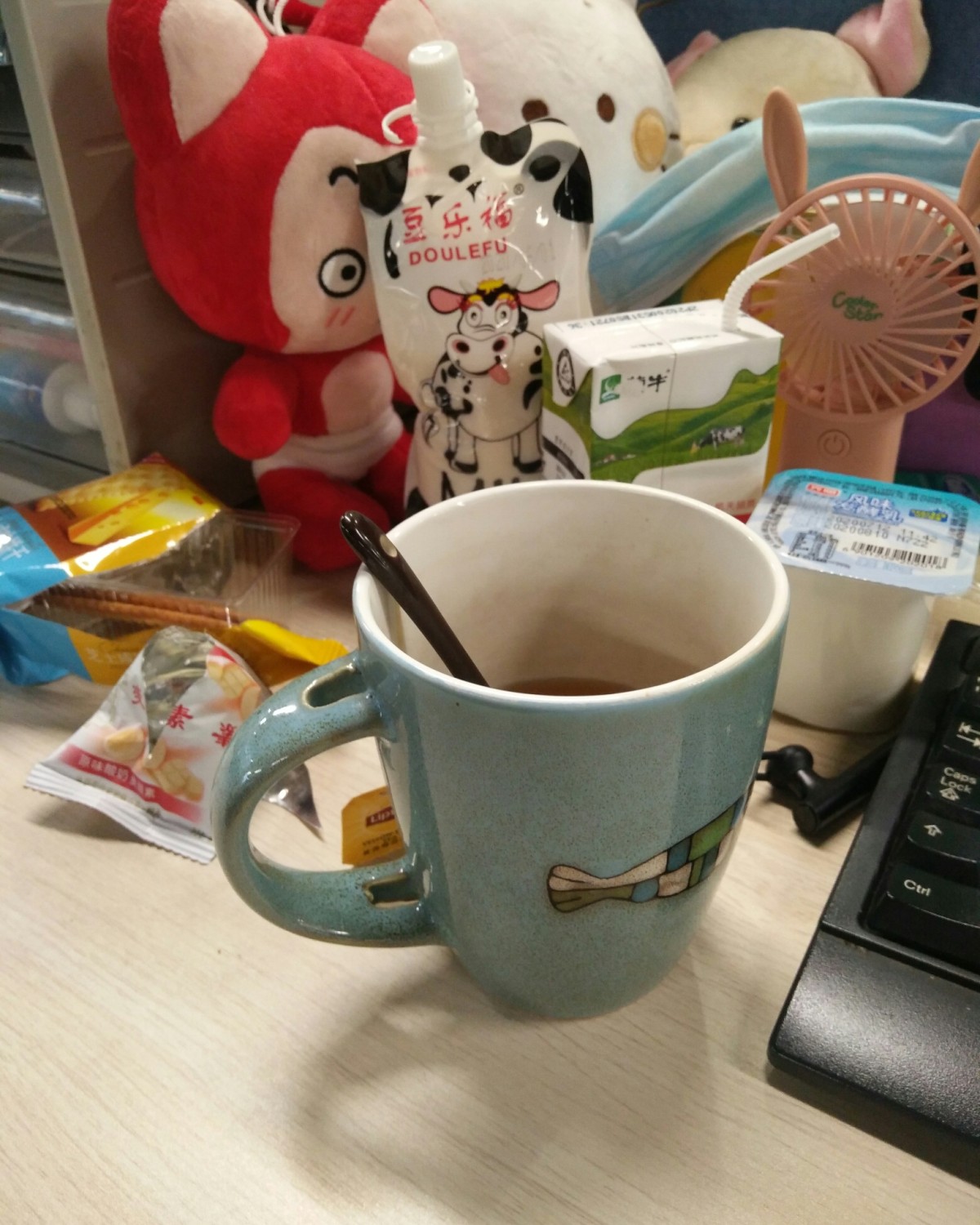 #一起来晒办公桌# 好久不见！来晒晒办公桌💻 1夏天必备物