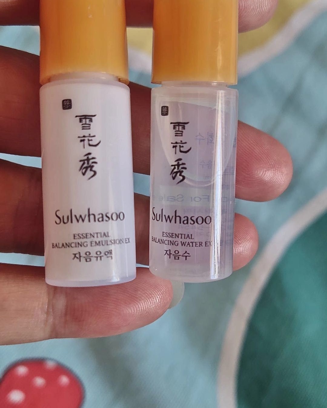 雪花秀滋阴水乳：  水很清透，也很滋润吸收比较快，乳液是白色