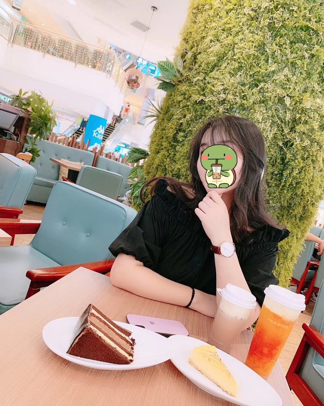 一周穿搭挑战#漂亮裙子和手表  总是爱穿便宜的裙子，看见喜欢