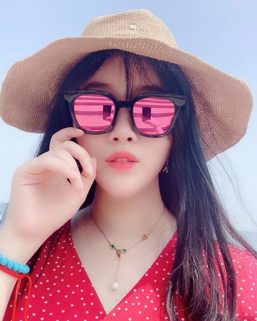 一周穿搭挑战#眼镜and帽子  真的好美啊这款墨镜~  谁戴