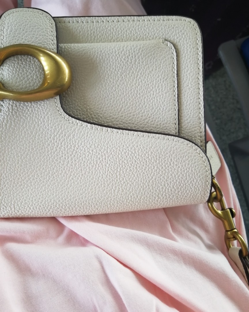 一周穿搭挑战之第5天 coach超火白色包包，以前对coac