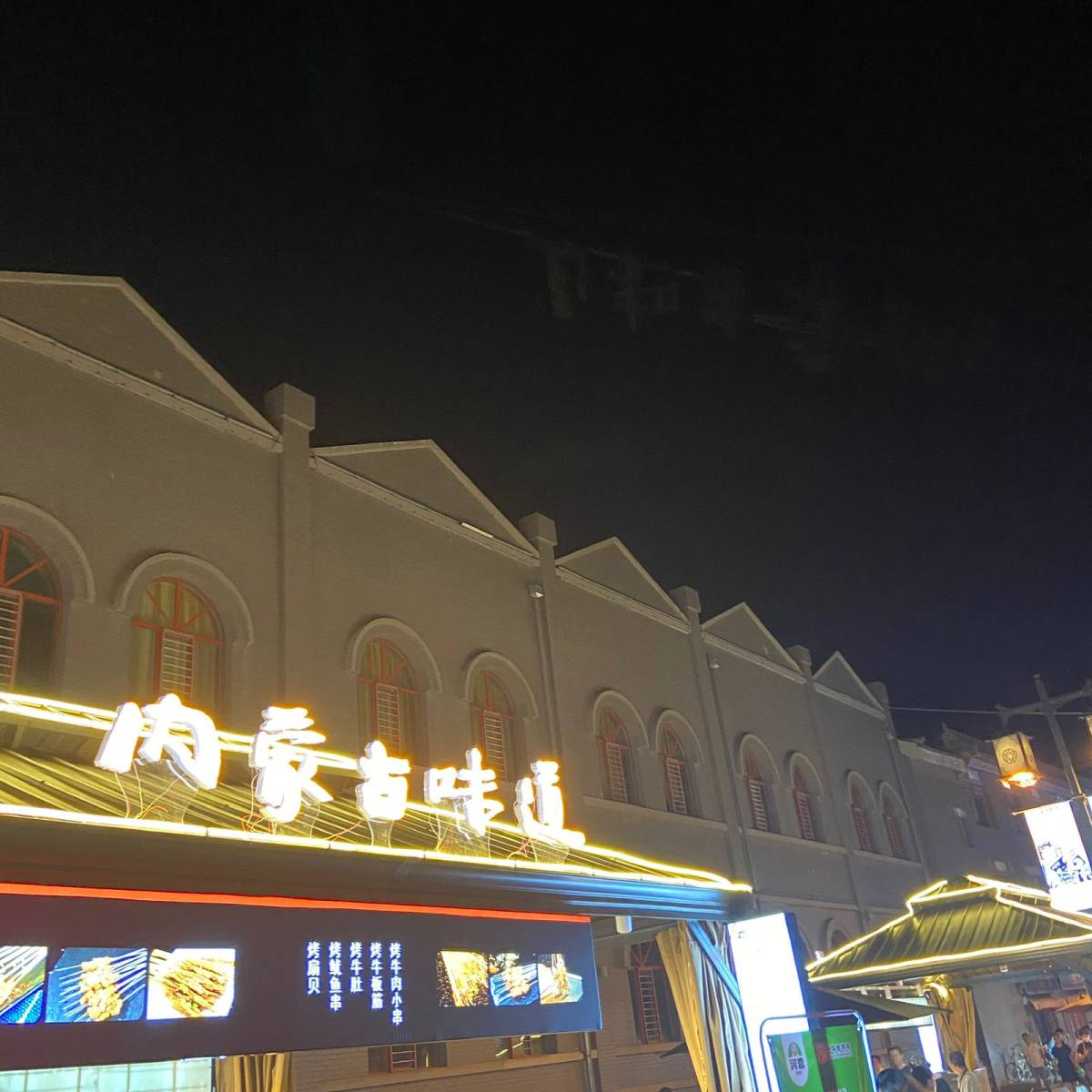 一周穿搭No.1️⃣ 港风少女  穿搭经：港风螺纹v领长袖 