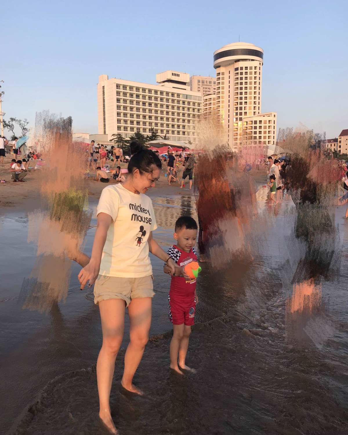 明人不说暗话，有了娃之后，我的手机里几乎没有单人照😅关于穿