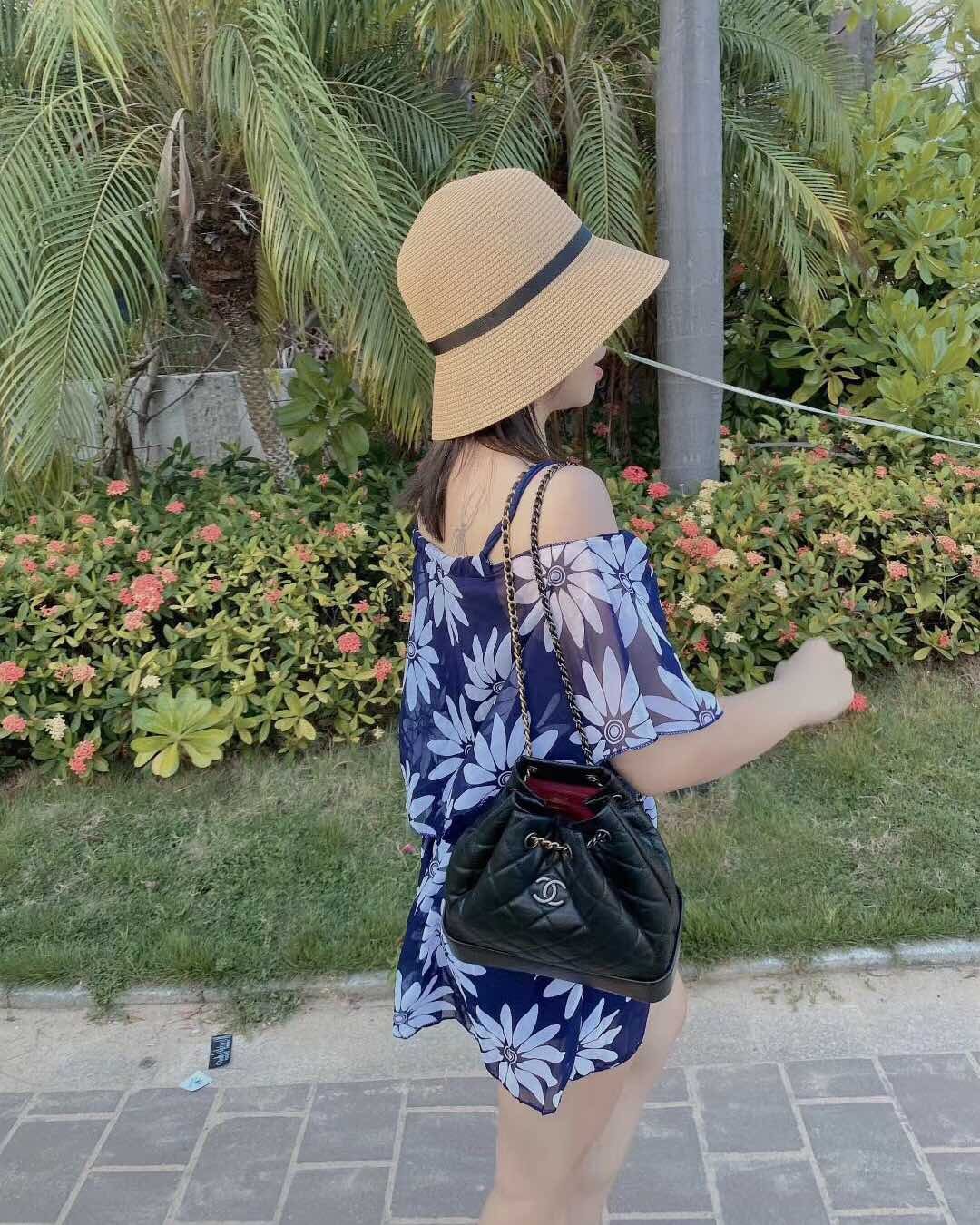 #一周穿搭挑战之草帽# 春夏搭配不能少的手工草帽👒拉菲草为