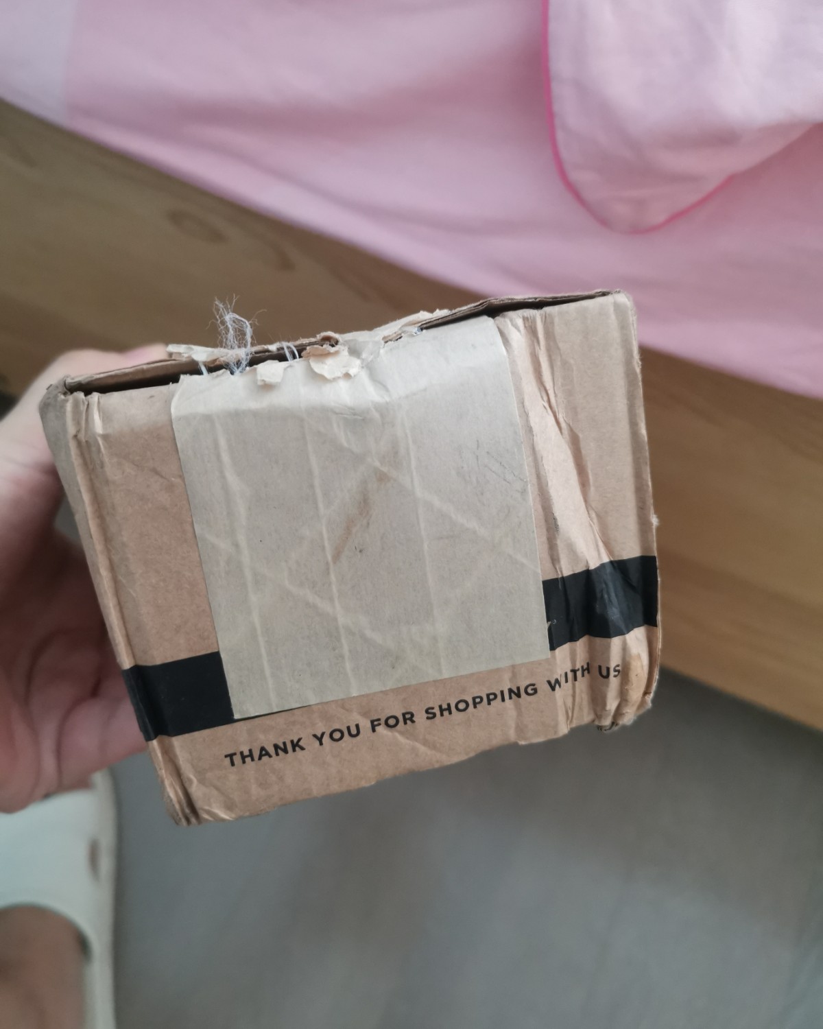 第一次海淘小粉胶的后续 😂快递翻车了  刚看到拿到手看快递