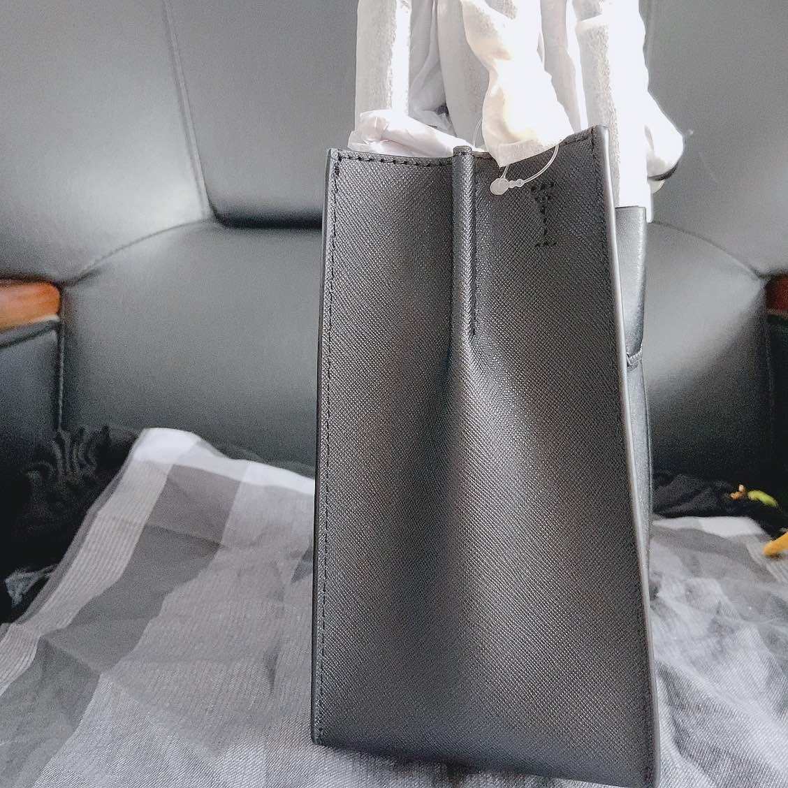 mk风琴包黑色开箱来啦📦  同时入手了棕色和黑色 包装一样