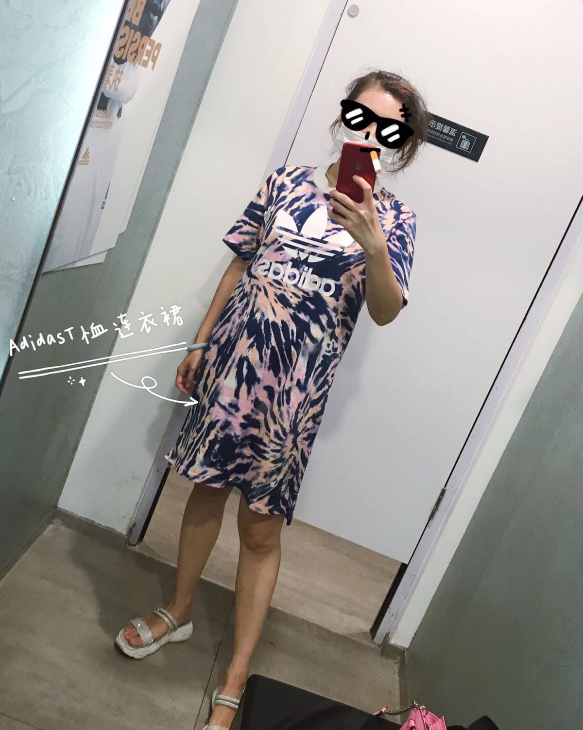 依旧是Adidas连衣裙～ 其实最初我是喜欢这种T恤式连衣裙