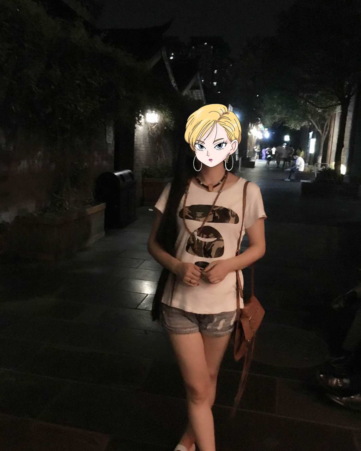 一周穿搭挑战NO.3  衣服：Aape 包包：Rebecca