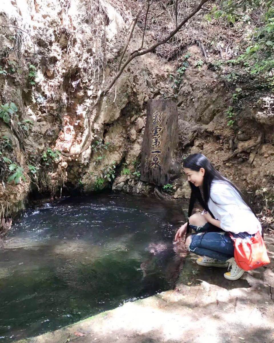 一周穿搭挑战NO.3 衣服：zara 裤子：淘宝买的 鞋子：