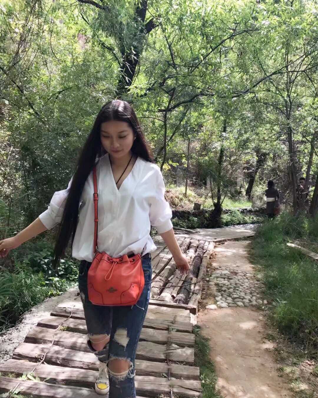 一周穿搭挑战NO.3 衣服：zara 裤子：淘宝买的 鞋子：