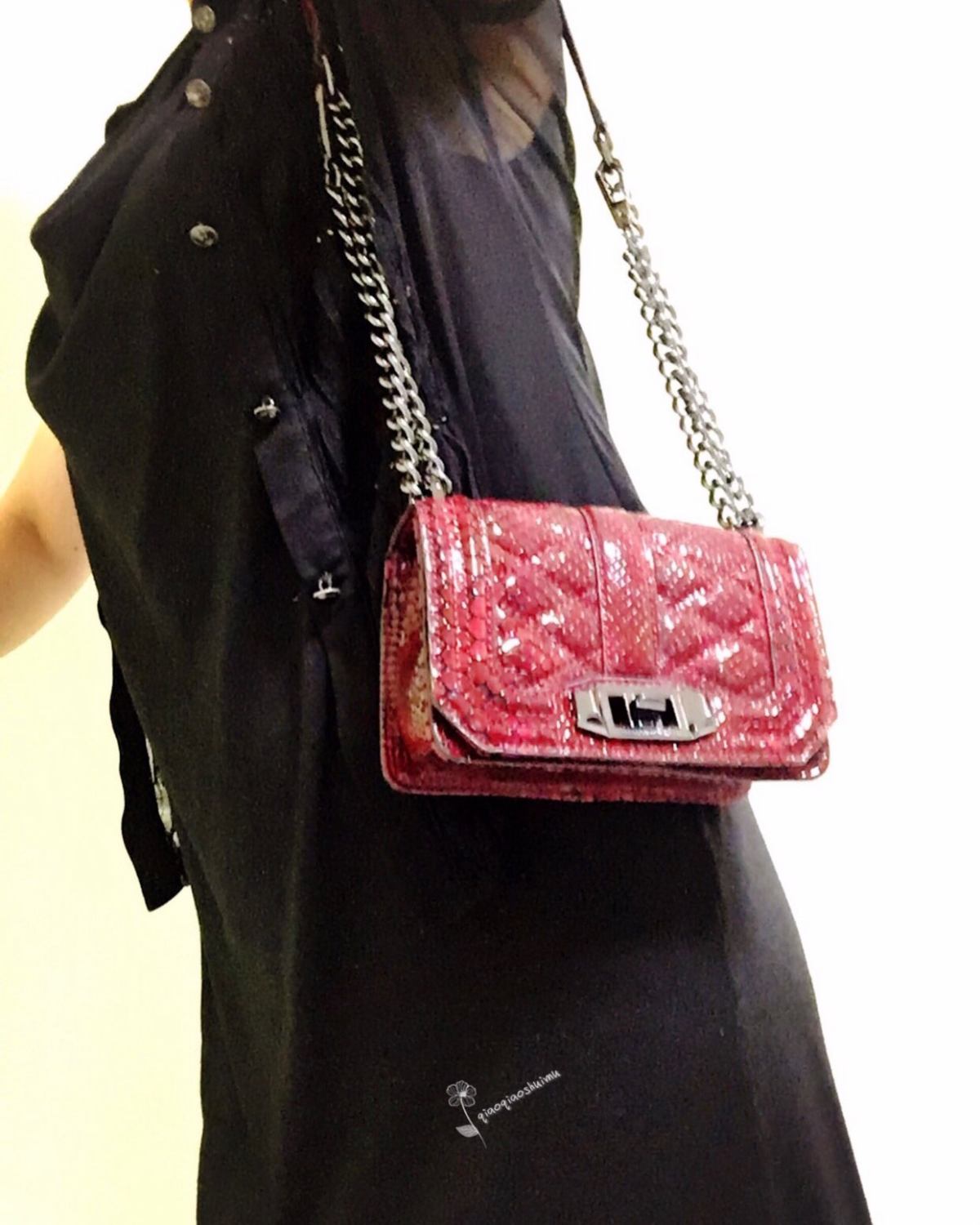 今儿个主要想晒晒这款一包多用的rebecca minkoff