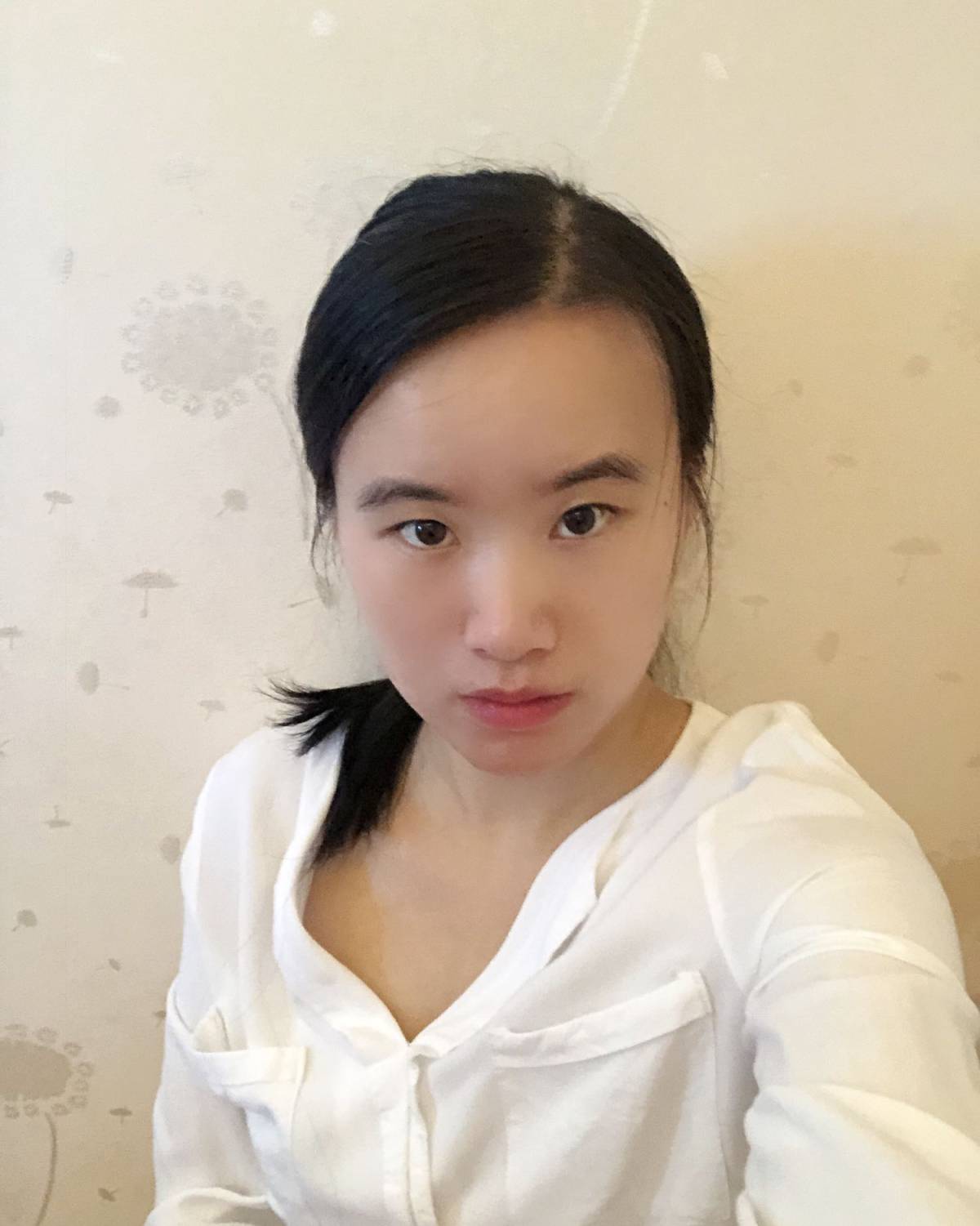 一周穿搭挑战day4  今天穿的 V领棉质衬衫+ 甜美花边A