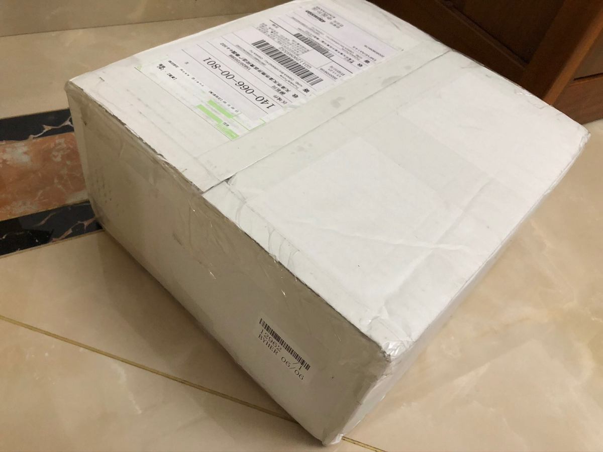 第二单的凤凰补贴专线收到了，有衣服，牙刷和奶块。 这应该是第