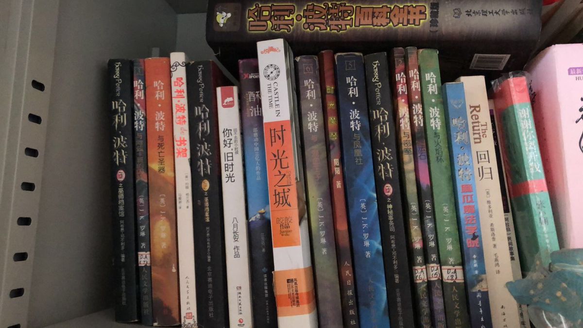 #晒旧物#大半夜失眠了，听着纯音乐🎵在昏暗的灯光中看着照片
