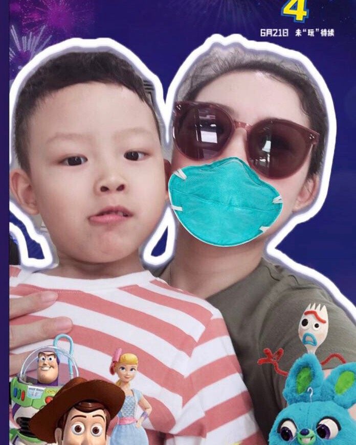 除了化妆品，我还特别喜欢买太阳镜～ 太阳镜不仅可以遮光扮靓凹