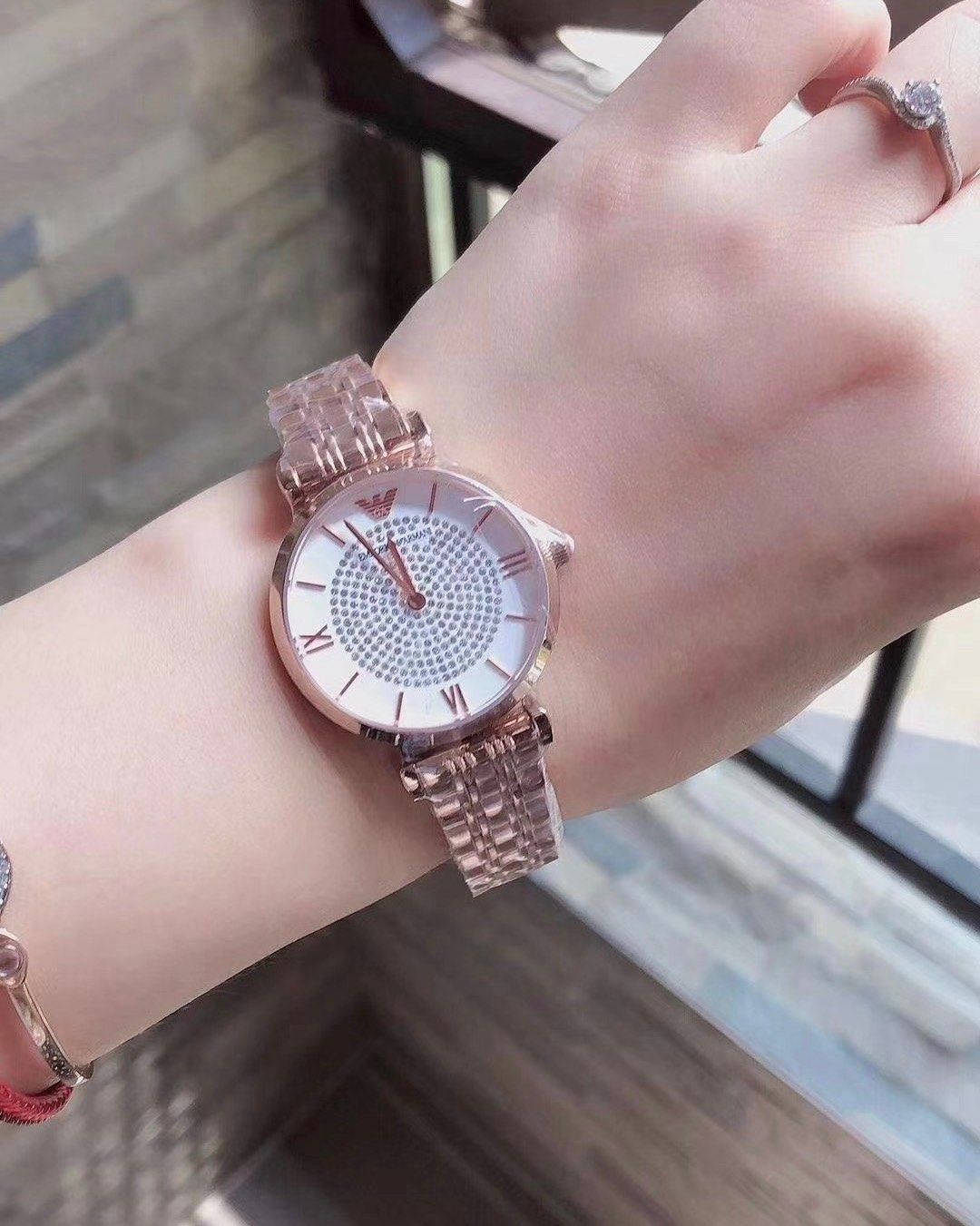在途阿玛尼 满天星玫瑰金石英女表ar11244 表盘直径32mm,淡雅白色表盘