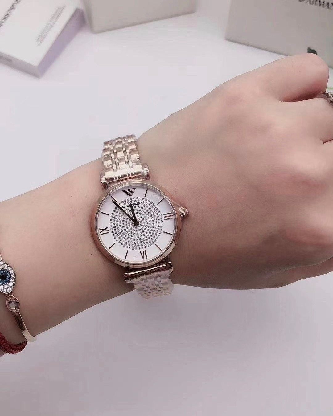 在途阿玛尼 满天星玫瑰金石英女表ar11244 表盘直径32mm,淡雅白色表盘