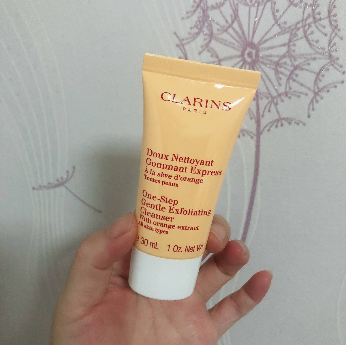 娇韵诗磨砂泡沫洗面奶🌷  🍊娇韵诗橘子磨砂洁面,对于痘痘