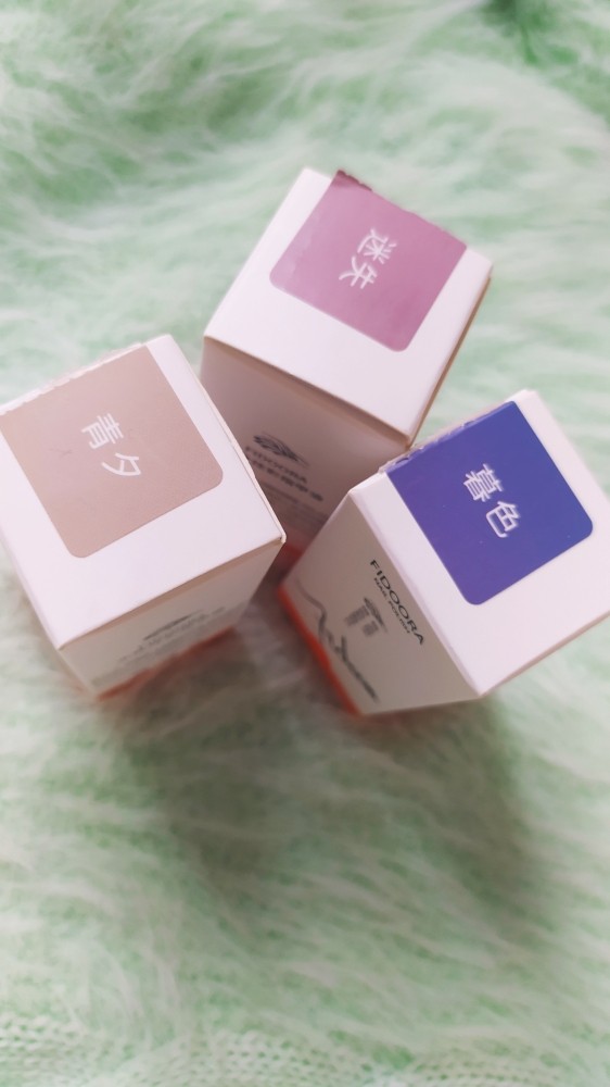 ✨我的指甲油们  我的指甲油不多，但是特别好看又特别颜色的几