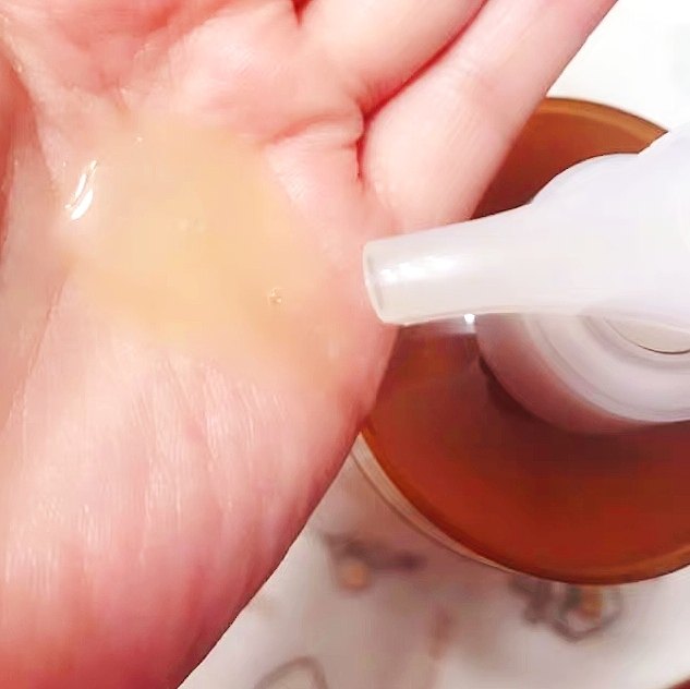 今天分享我前年用过的欧树蜂蜜凝胶洁面，我买过两次，这玩意太耐