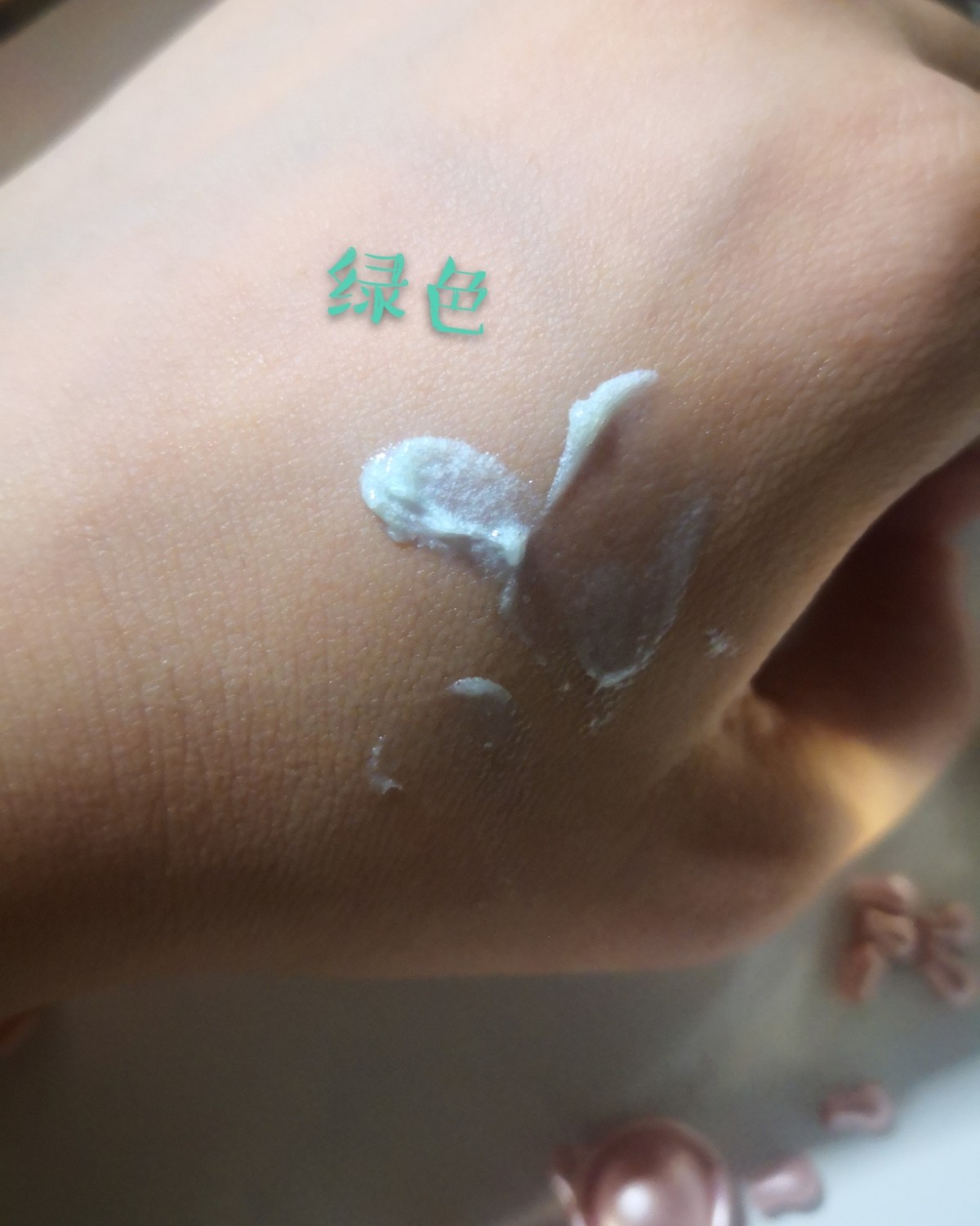 洗面奶之海蓝之谜  🐤NM去年九月的赠品 ta倒闭了，也不