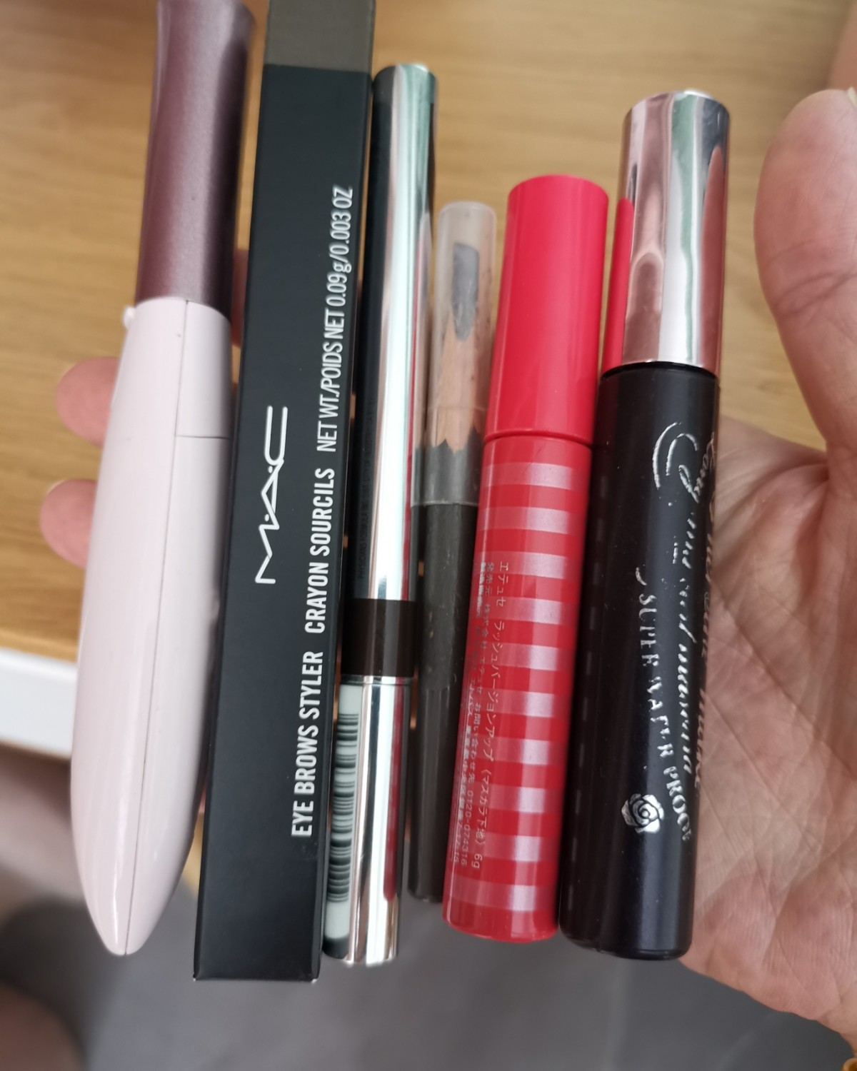 晒晒我的彩妆： 🌸日系的彩妆性价比很高，Excel的眼影真