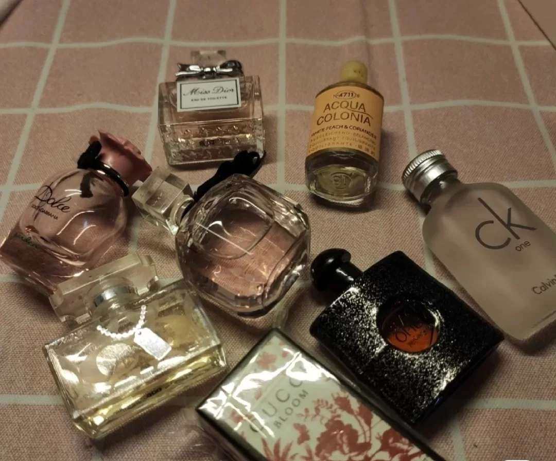 香水可以说是除了口红之外最大的坑！ 每一个味道都想拥有，一身