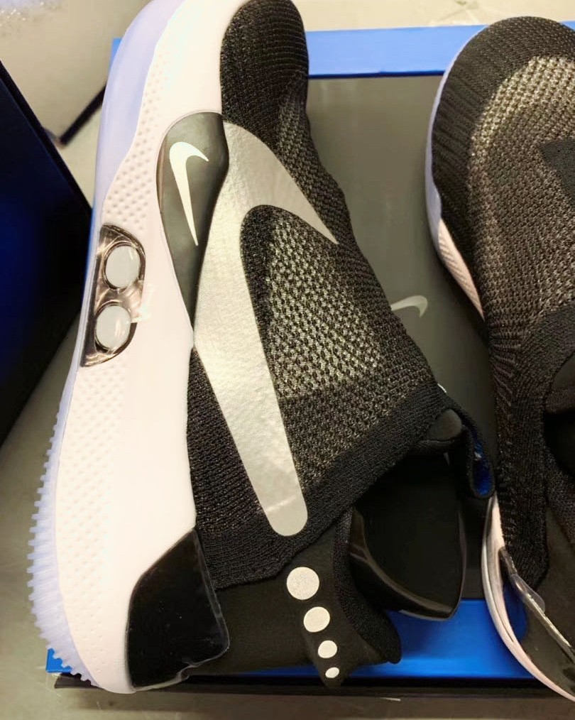 会发光的会自动系带的高科技球鞋！！  购买网站:nike官网