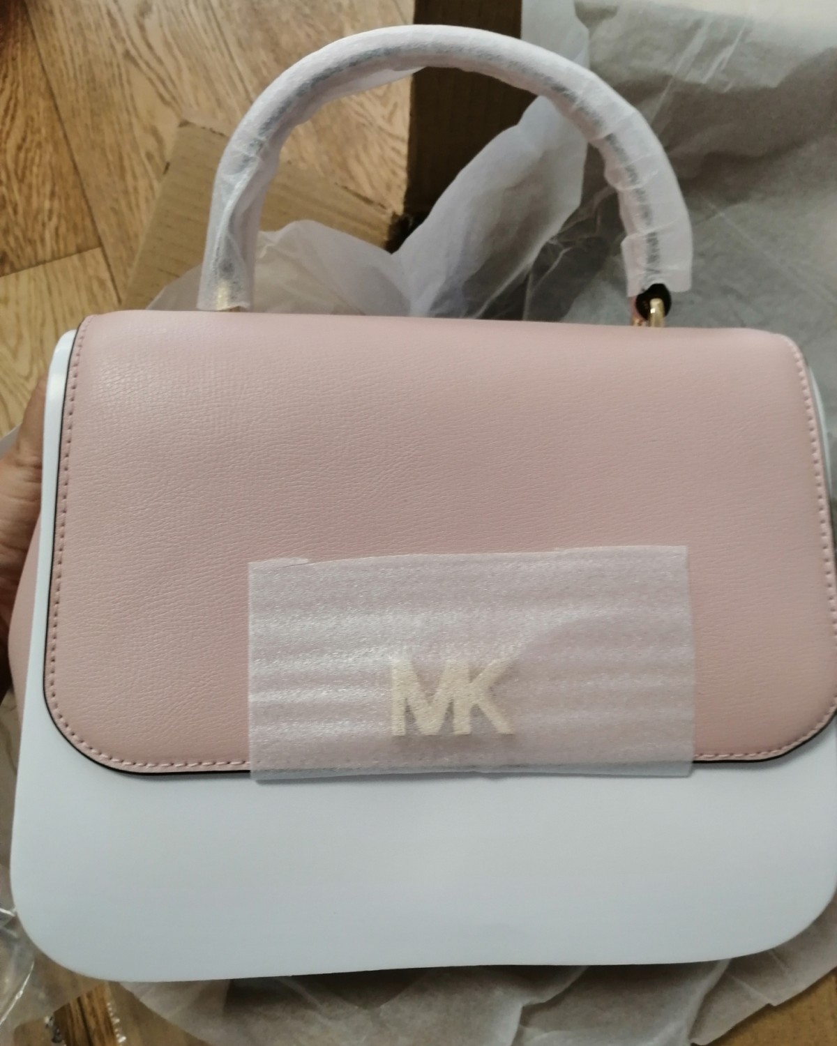 MK包包走【中环转运无忧线】运费便宜速度快，赞！ MK这款粉