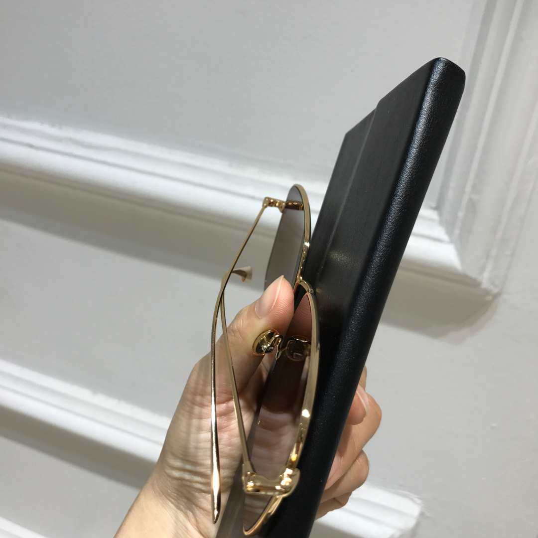 Dior茶色墨镜💝，海淘下单📌+可乐送转运✈️  💝�