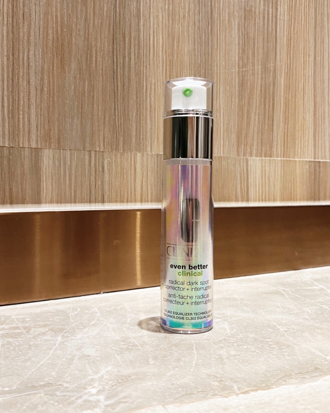 种草了倩碧超火的302镭射瓶✨  作为护肤达人静静子的同款好