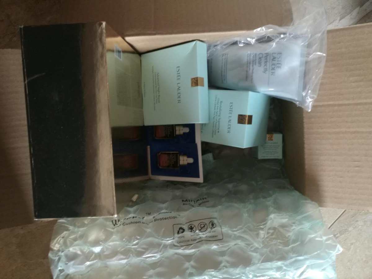 雅诗兰黛白金礼盒走【中环转运无忧线】，运费便宜速度也快！ 雅