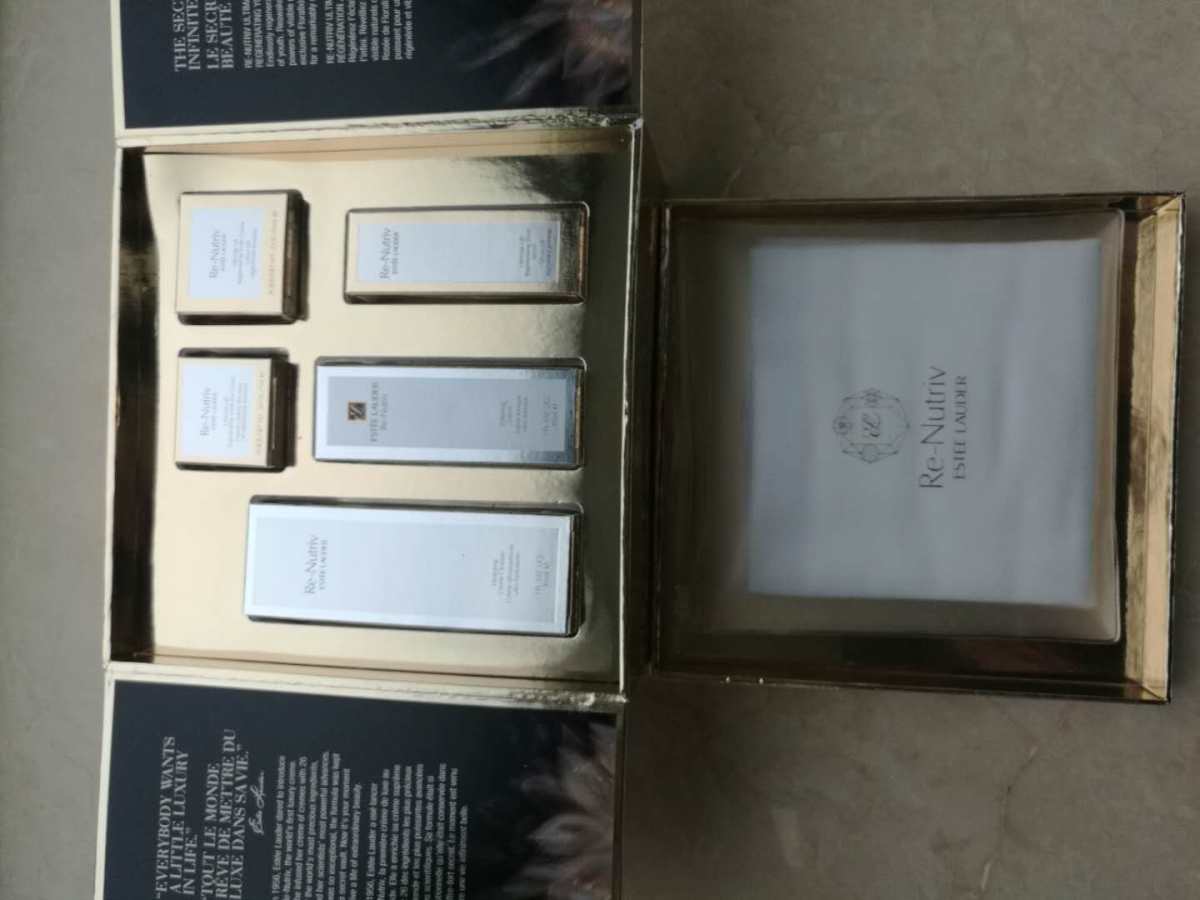 雅诗兰黛白金礼盒走【中环转运无忧线】，运费便宜速度也快！ 雅