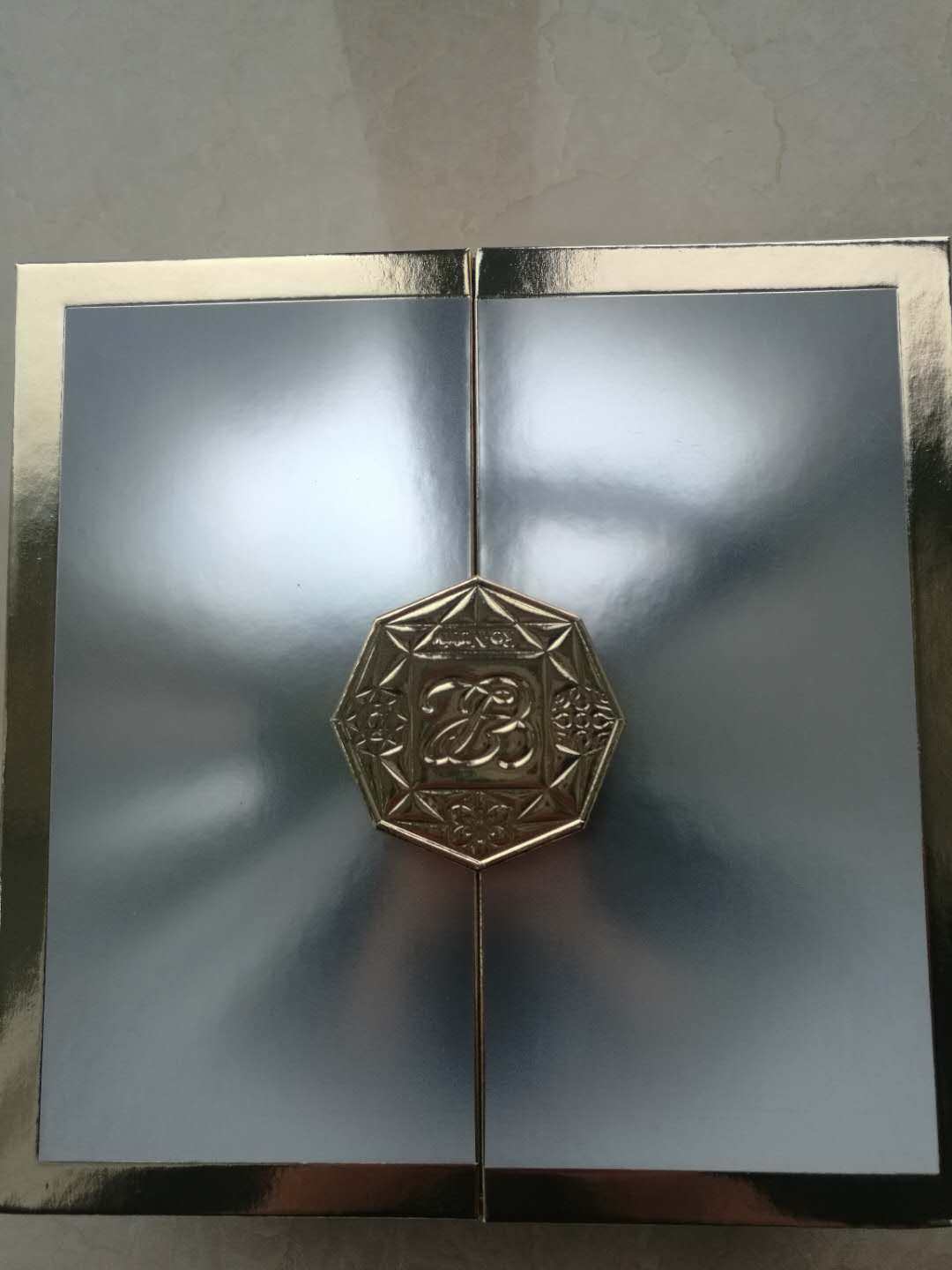 雅诗兰黛白金礼盒走【中环转运无忧线】，运费便宜速度也快！ 雅