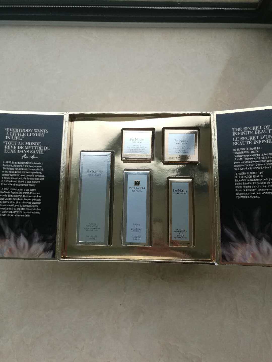 雅诗兰黛白金礼盒走【中环转运无忧线】，运费便宜速度也快！ 雅