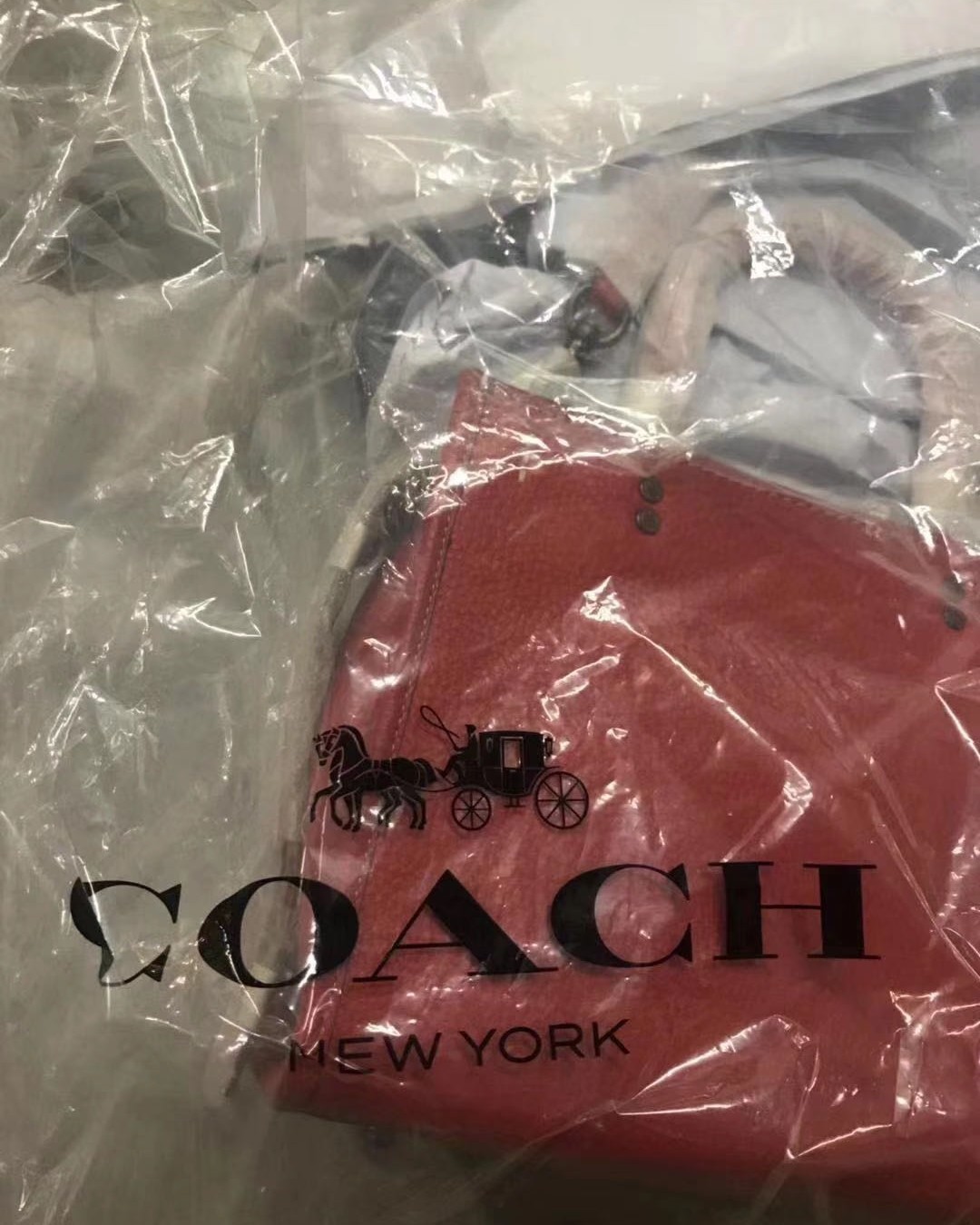 新人首打卡👯coach红色肉鸽包👜可当婚包  作为一个细
