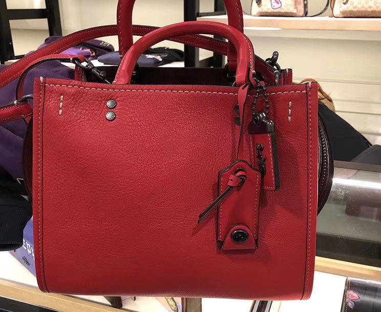 新人首打卡👯coach红色肉鸽包👜可当婚包  作为一个细
