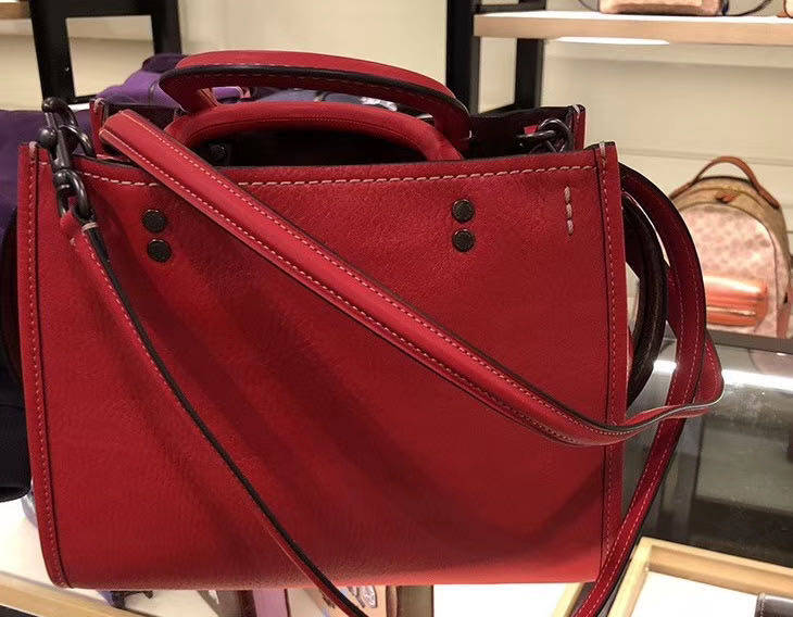 新人首打卡👯coach红色肉鸽包👜可当婚包  作为一个细