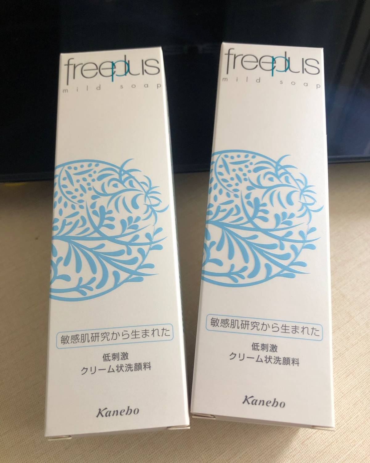 芙丽芳丝洗面奶  这款日本氨基酸洗面奶风很大的，我用的国际版