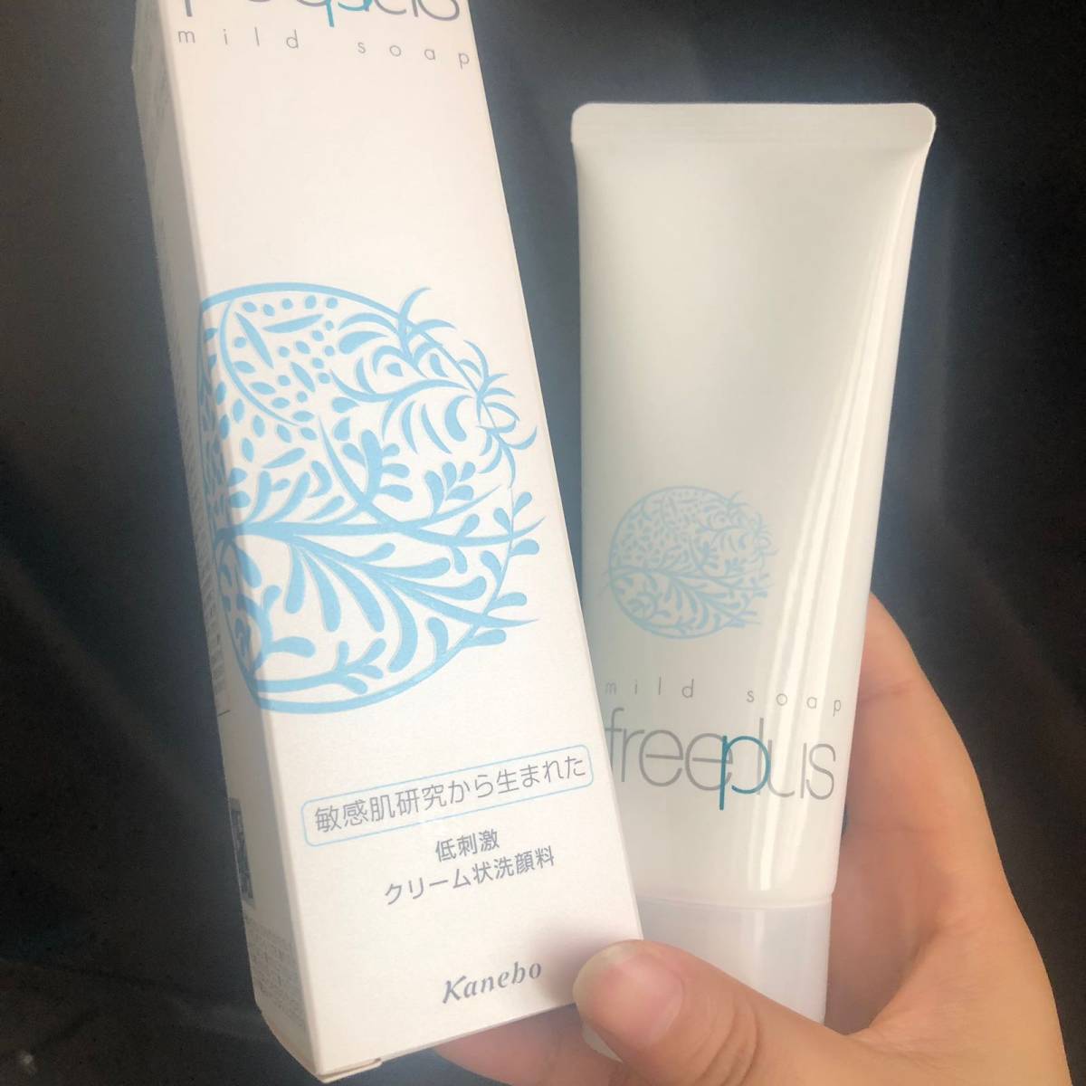 芙丽芳丝洗面奶  这款日本氨基酸洗面奶风很大的，我用的国际版