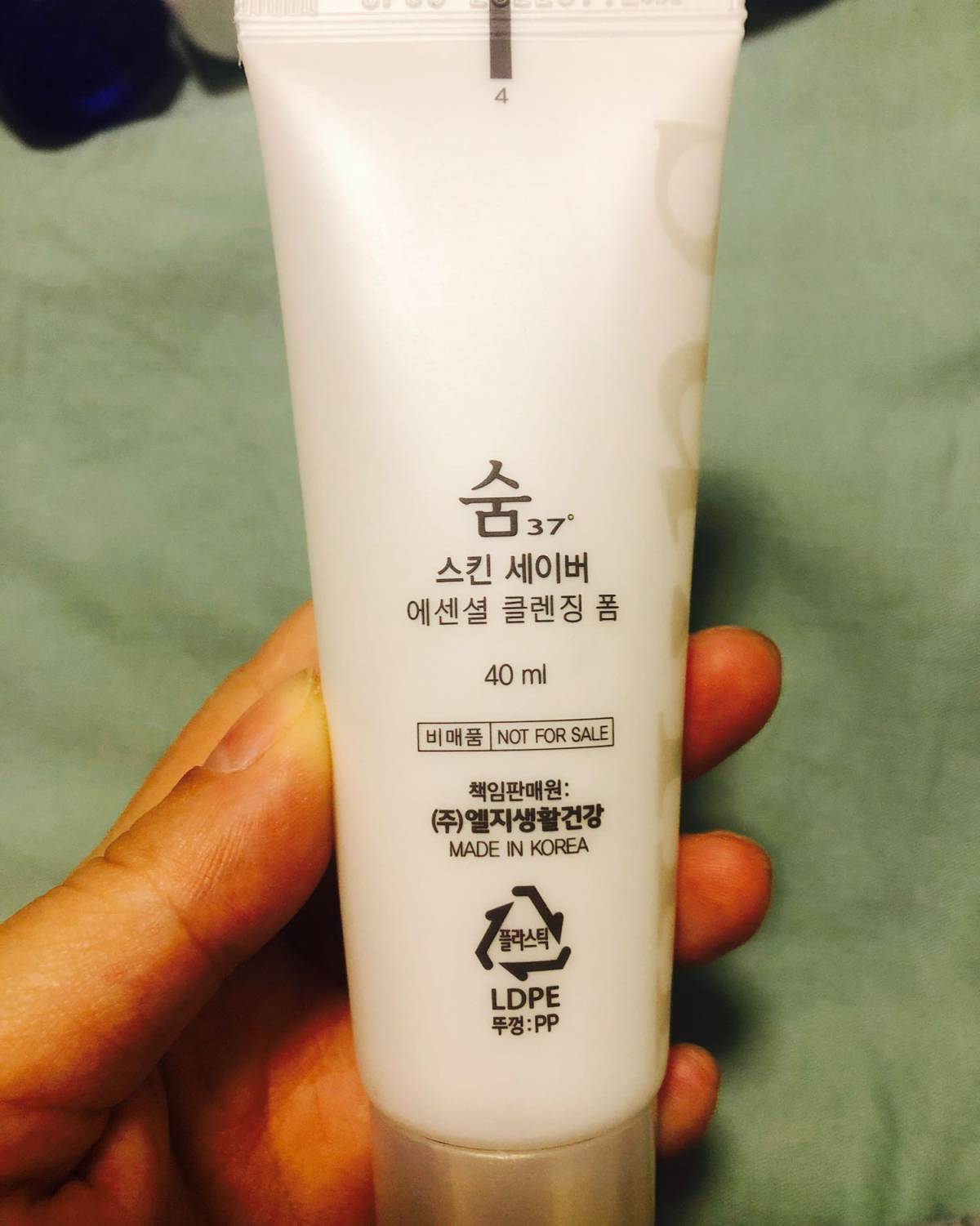 呼吸su：m洗面奶 这款呼吸的洁面泡沫洗面奶还是套盒里配的 
