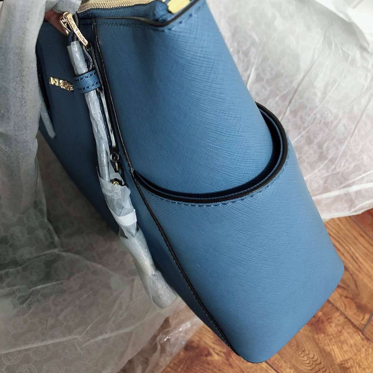 以物换物  MICHAEL KORS 当初看中这款包，是它独