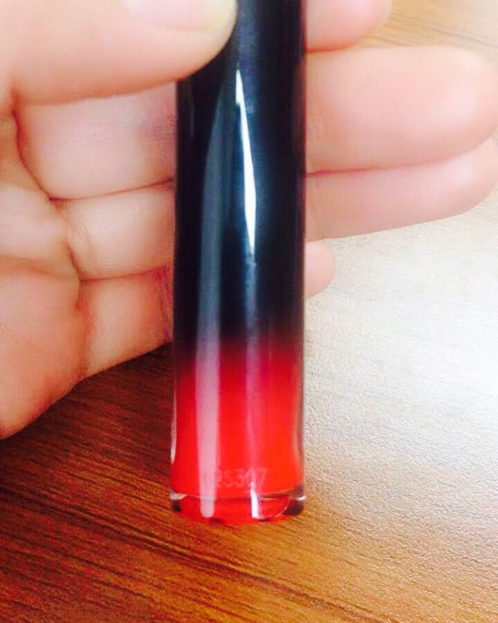 九月晒单挑战NO.2 阿玛尼唇釉  💄阿玛尼唇釉分为黑管和
