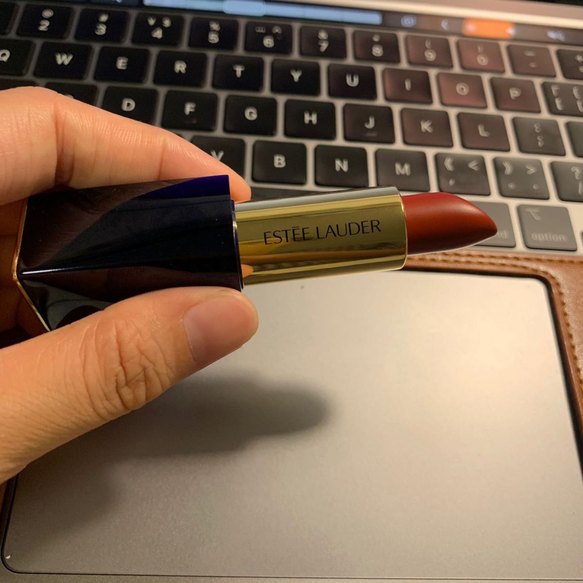 雅诗兰黛值得买之倾慕唇膏  ✨倾慕唇膏可以说是雅诗兰黛家销量