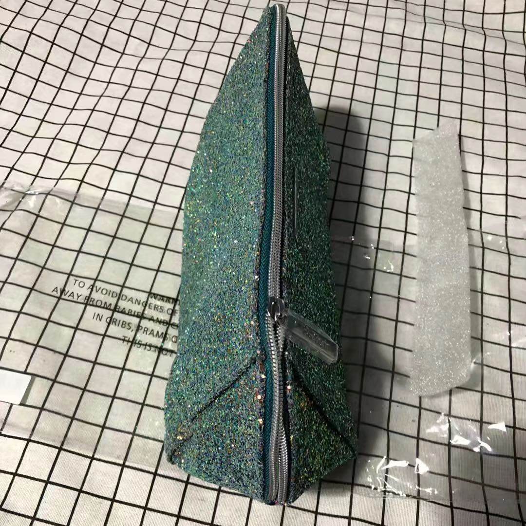 ＃海淘奇葩礼物＃hqhair亮片饺子化妆包  ✨这个包包是很